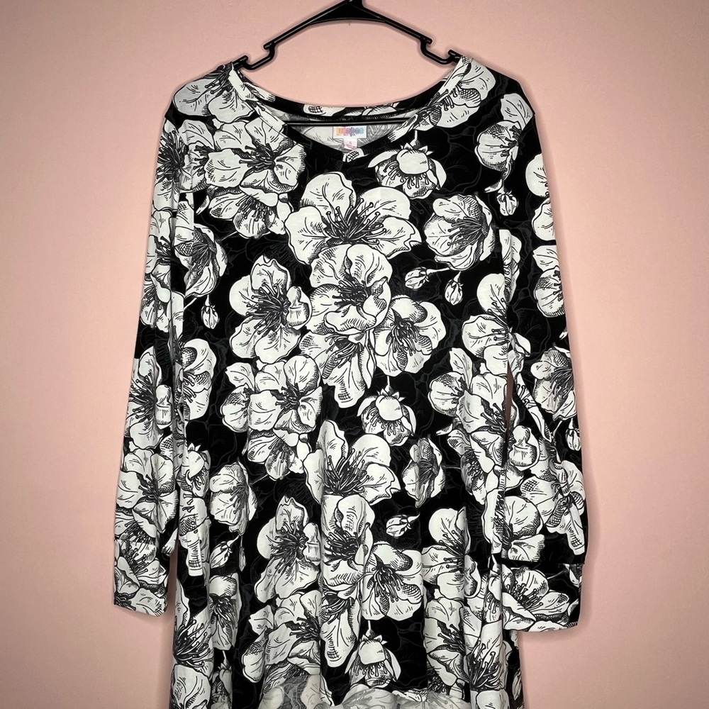 NWT LuLaRoe Elizabeth Long Sleeve Shirt